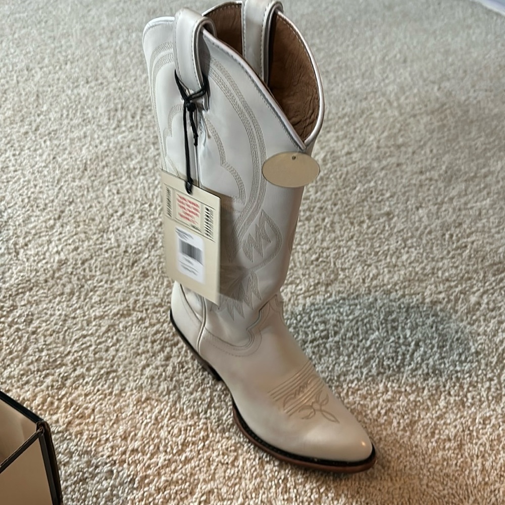 Brand new never worn Idyllwind cowgirl boots white leather